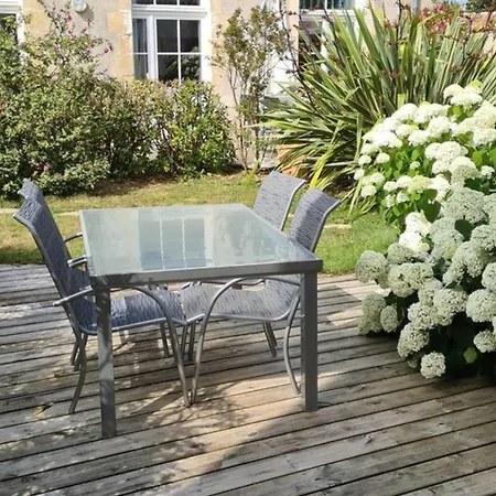 Сasa de vacaciones F3 House With Garden In Grosbreuil