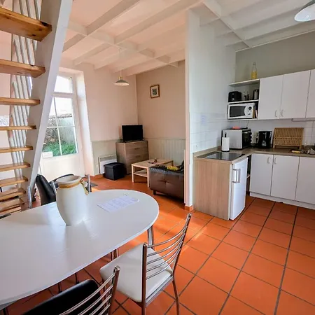 בית נופש F3 House With Garden In