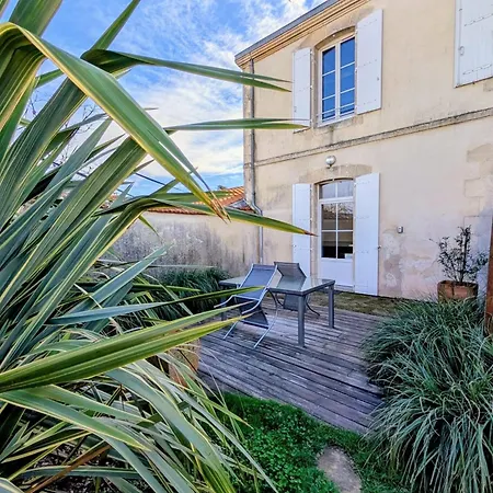 בית נופש F3 House With Garden In