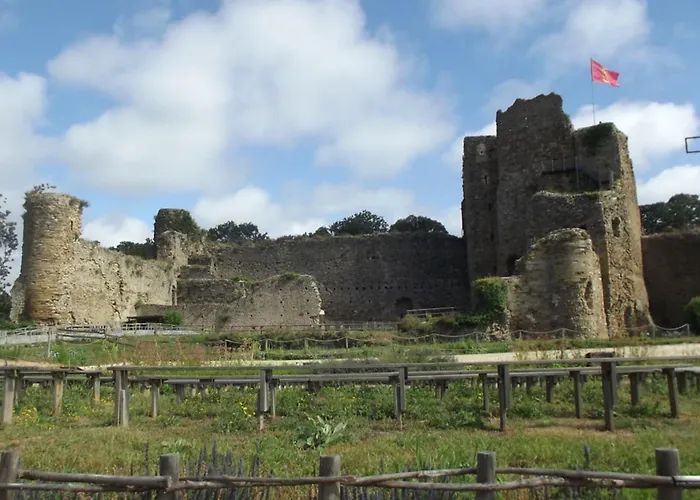 F3 House With Garden In * Grosbreuil