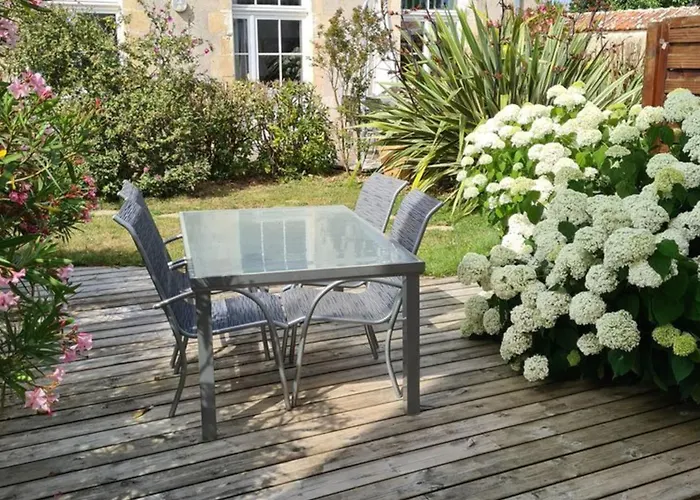 Dom wakacyjny F3 House With Garden In Grosbreuil